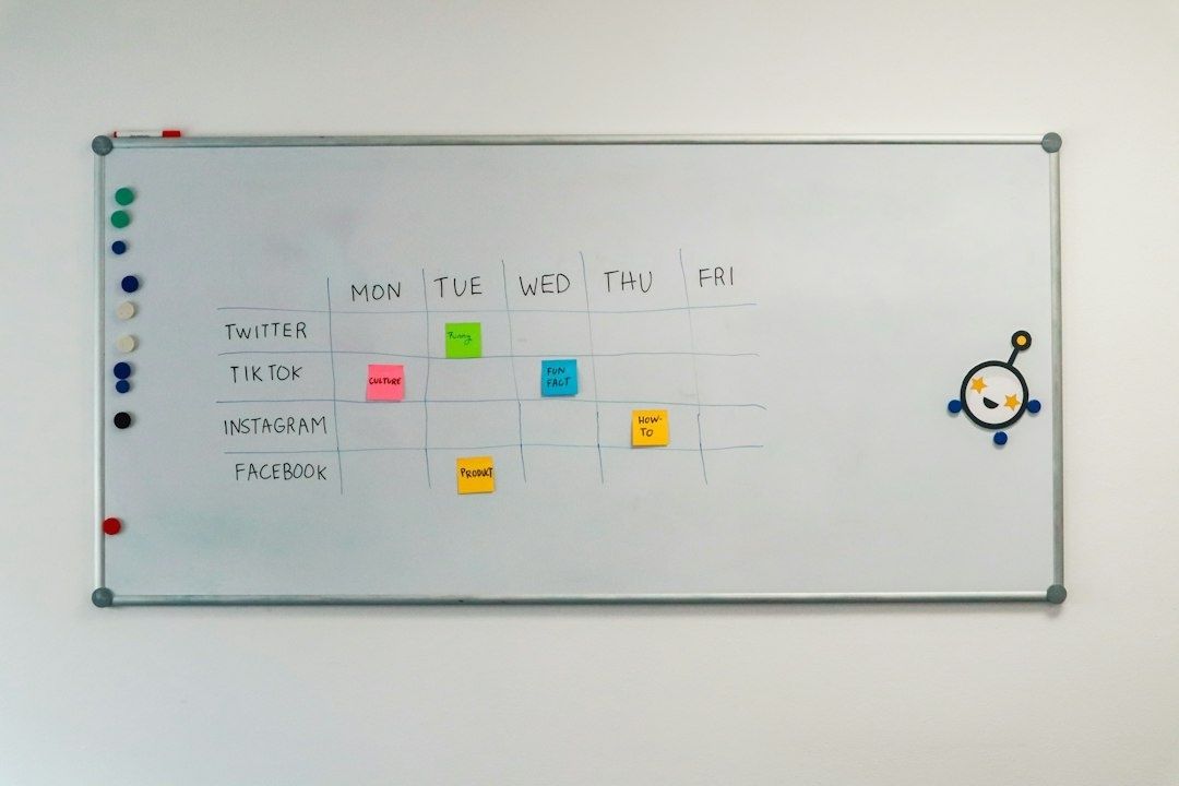 Whiteboard met een planning voor content op sociale media